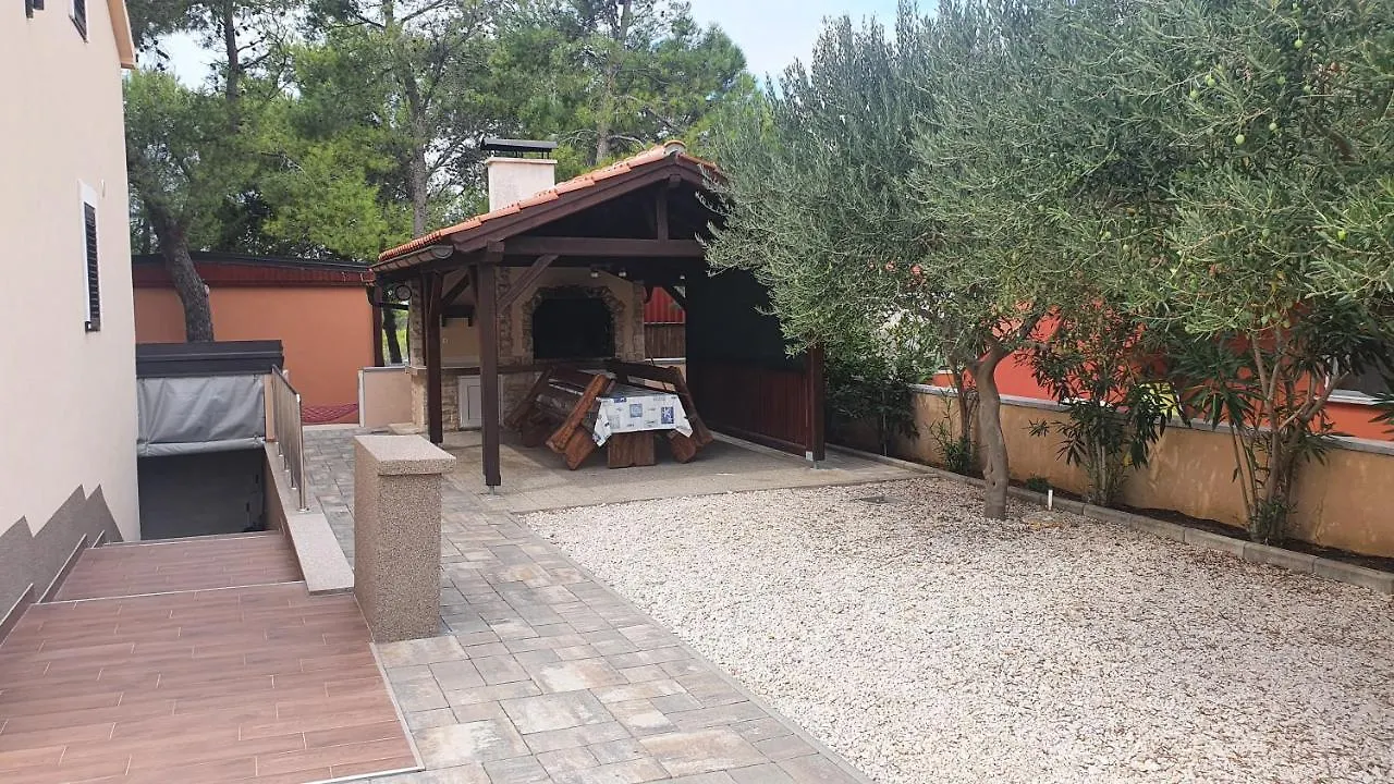 Neno Villa Vir Holiday home